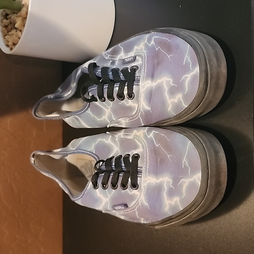 Van's lace up tennis shoes - Picture 2 of 5